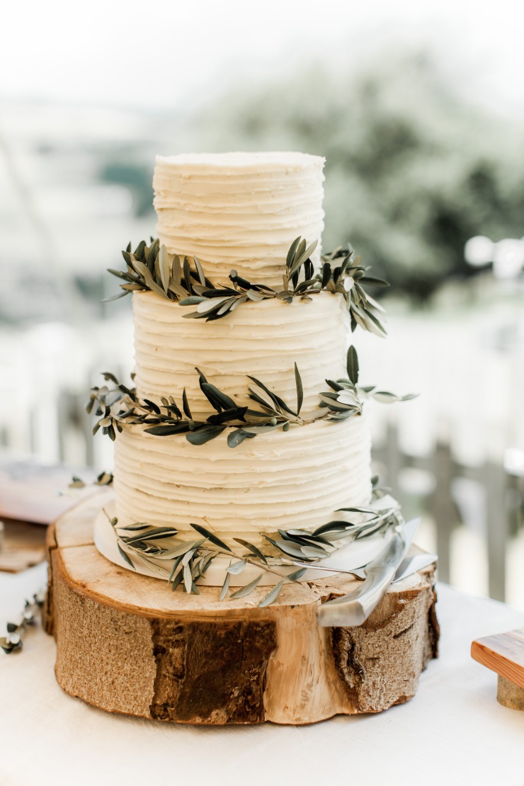 rustic tree slice cake stand,olive leaf wedding cake decoration,three tier rustic wedding cake,